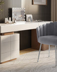 Chaise en velours gris pieds en métal argenté HAYDEN