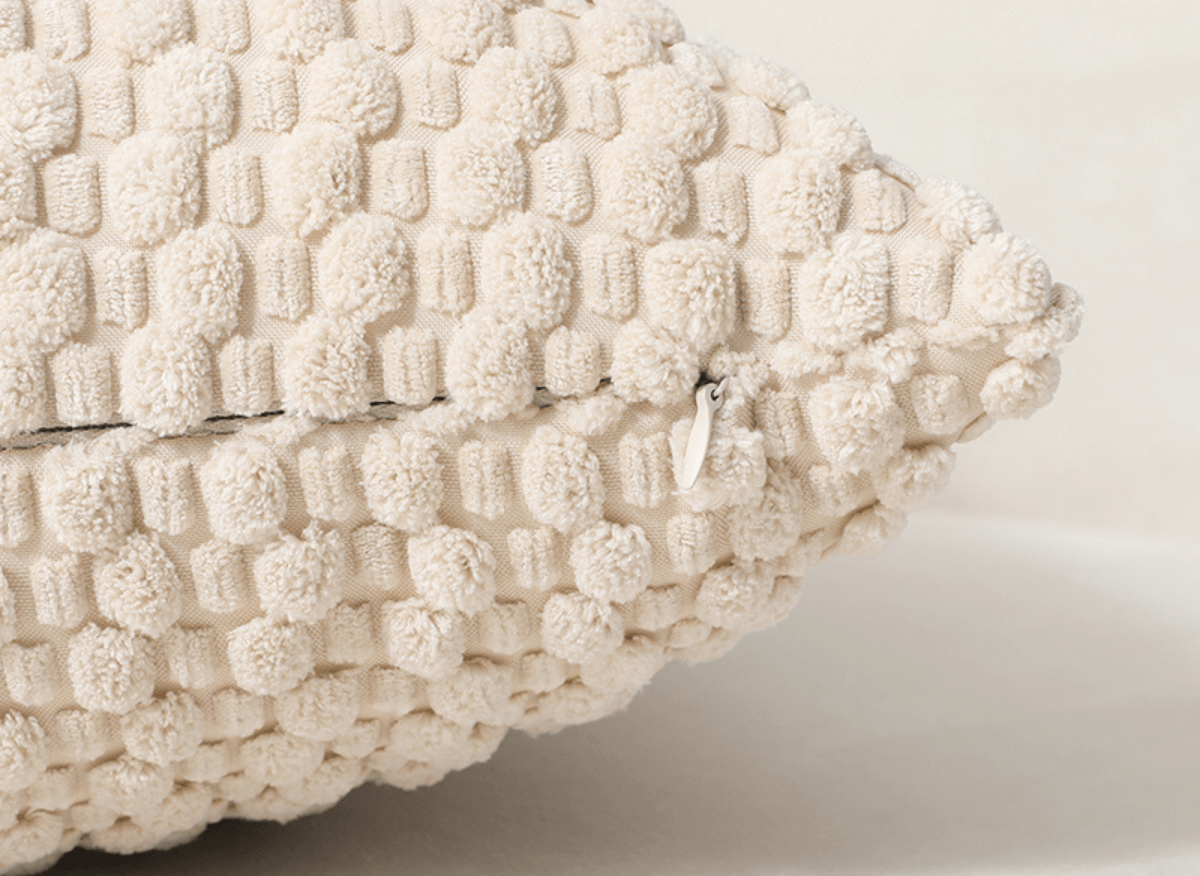 Coussin beige en tissu texturé doux 45x45 cm DUNE