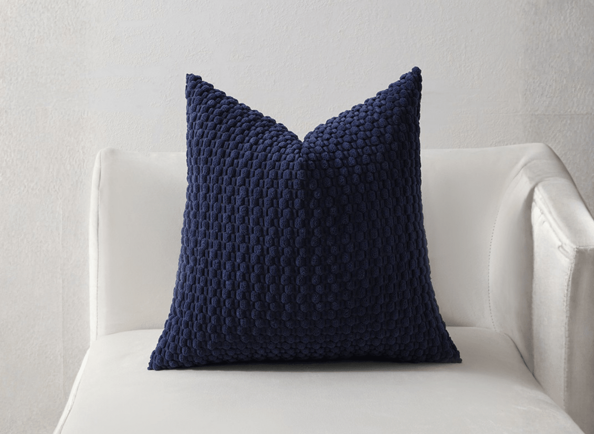 Coussin bleu marine en tissu texturé doux 45x45 cm DUNE