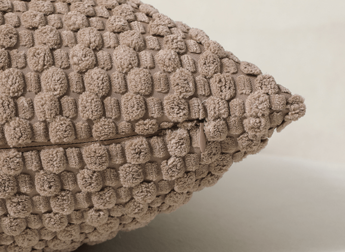 Coussin marron en tissu texturé doux 45x45 cm DUNE