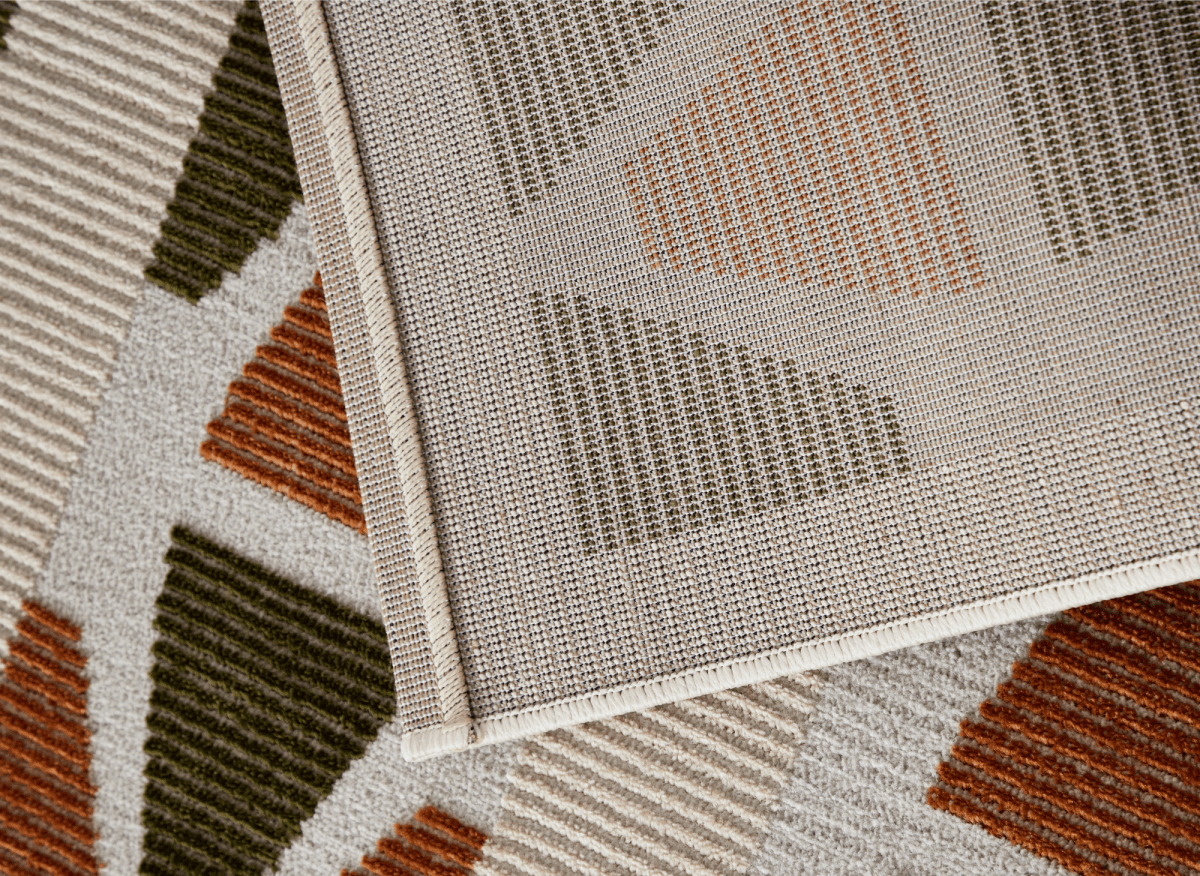 Tapis beige à motifs géométriques verts et terracotta 160 x 230 cm IONA